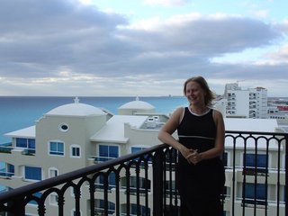 r_on_cancun_balcony.jpg