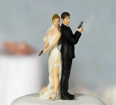 Wedding Cake Toppers Humorous on 12 Funniest Wedding Cake Toppers   Oddee Com