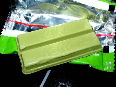 yup_its_a_green_kitkat.jpg